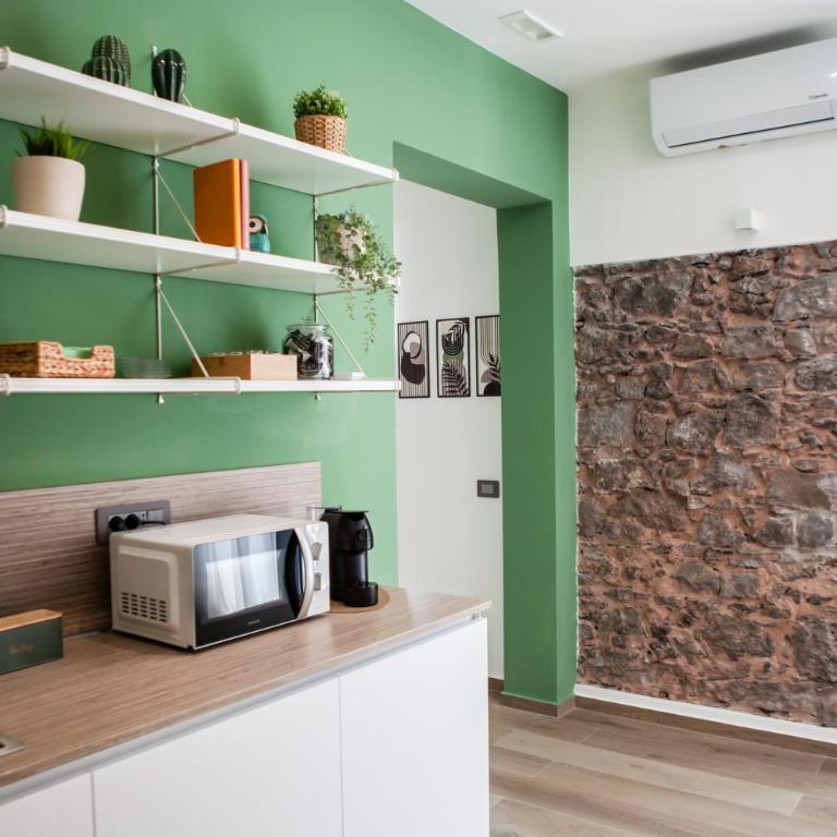 Sisilì Rooms - Two-Bedroom Deluxe Apartment with Balcony - 13