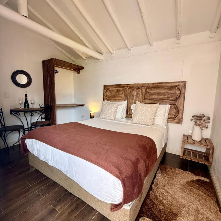 HOTEL BOUTIQUE Santa Helena - Habitación con cama grande - 1