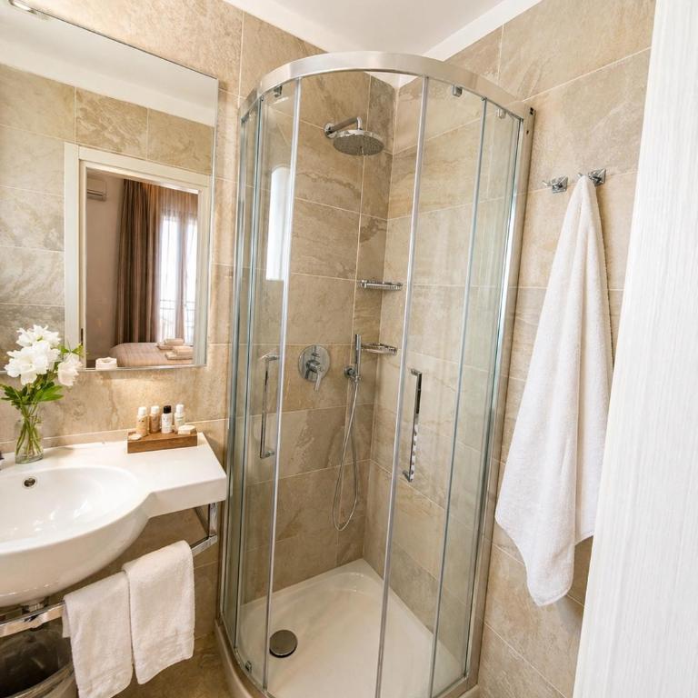Hotel Trieste RICCIONE - Deluxe Room - 4