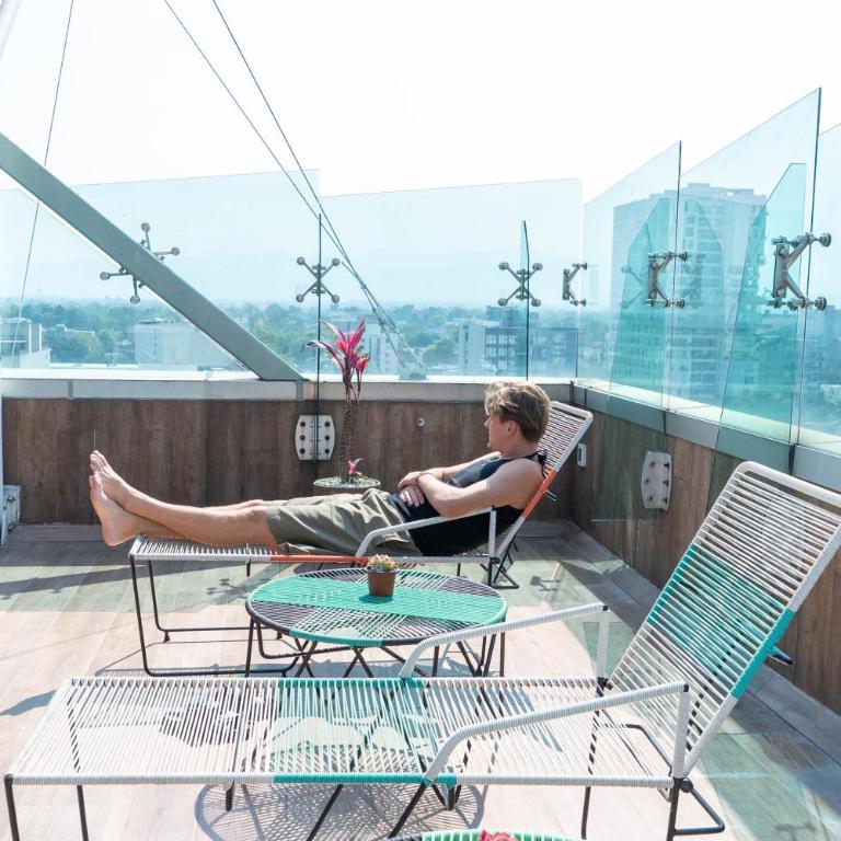 The Flamingo Rooftop Suite Unique Design in a Centric Location - Loft - 24