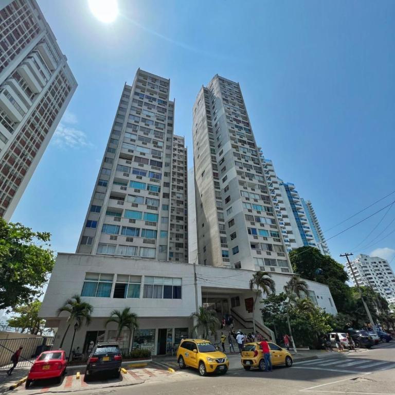 Apartahotel el Laguito Por Parceros Group - Three-Bedroom Standard Apartment - 3