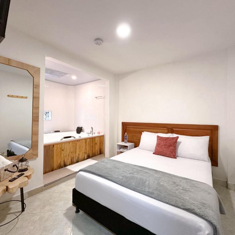 Hostal Rose Moor - Deluxe Double Room with Bath - 4