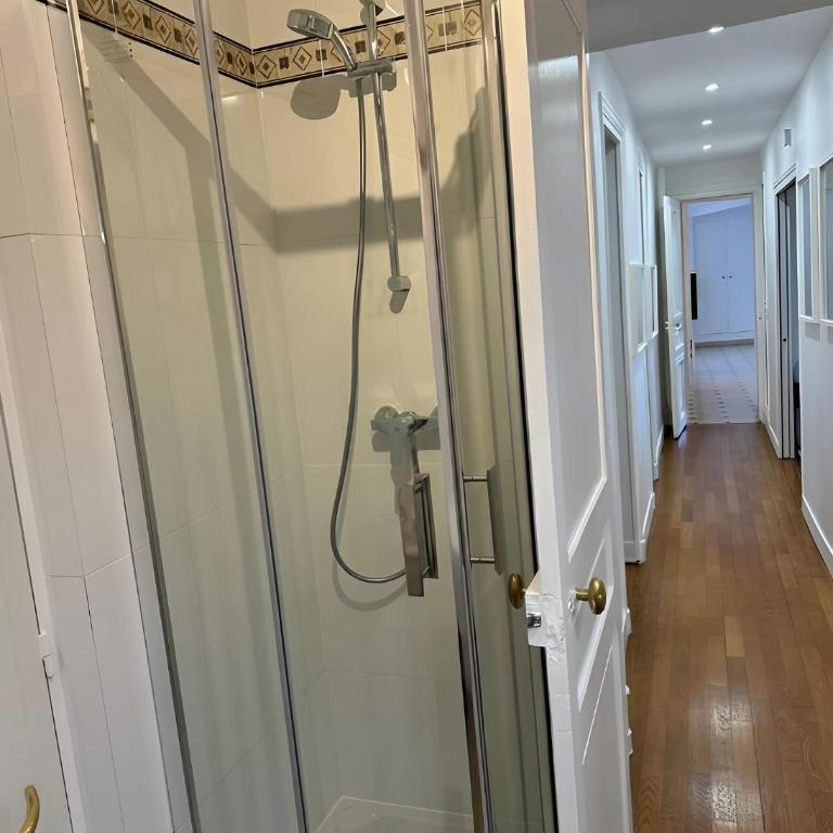Elegant Apartment - Arc de Triomphe - Appartement 2 Chambres avec Balcon - 24