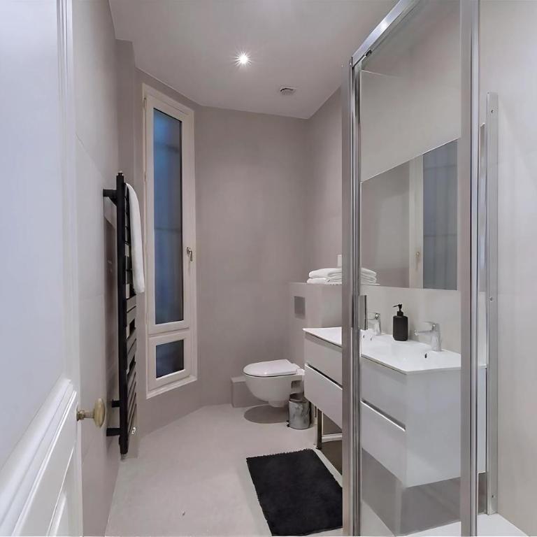 Elegant Apartment - Eiffel Tower - Appartement 2 Chambres avec Balcon - 9