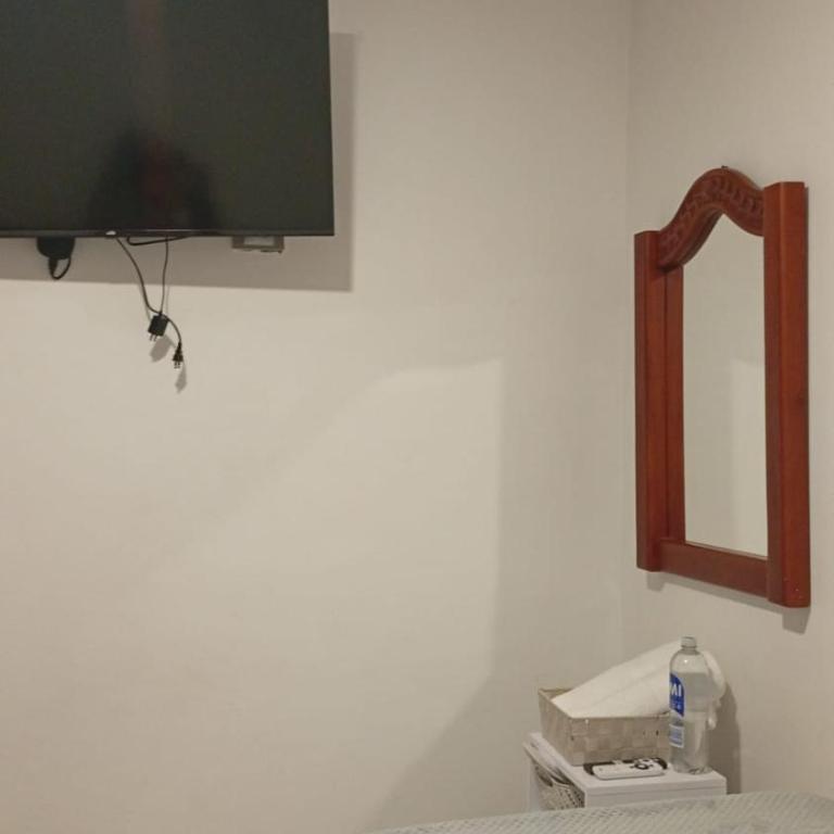 Hostal Rose Moor - Superior Family Room - 4