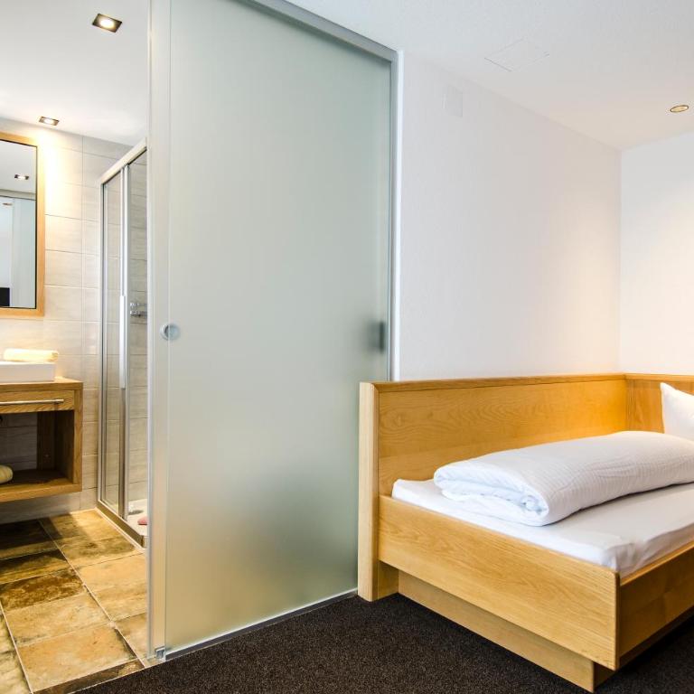 Hotel Garni Persutt - Einzelzimmer mit Balkon - 2