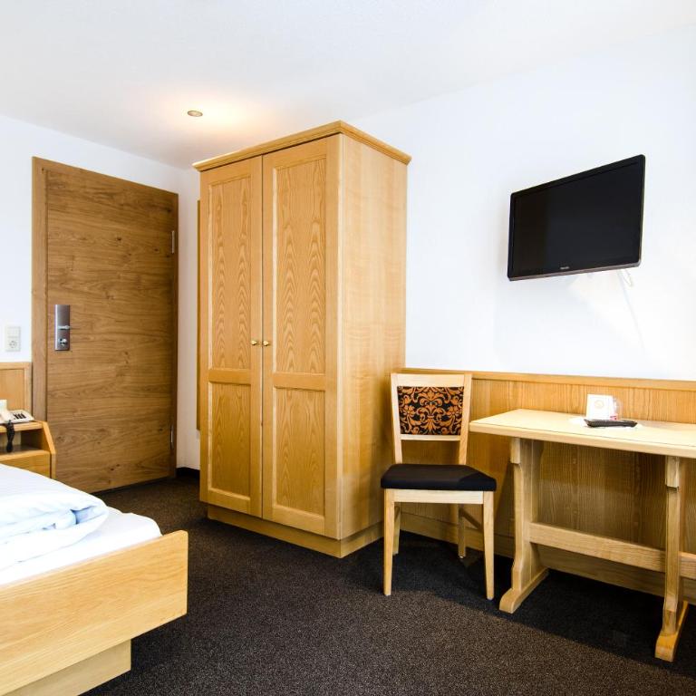 Hotel Garni Persutt - Einzelzimmer mit Balkon - 4