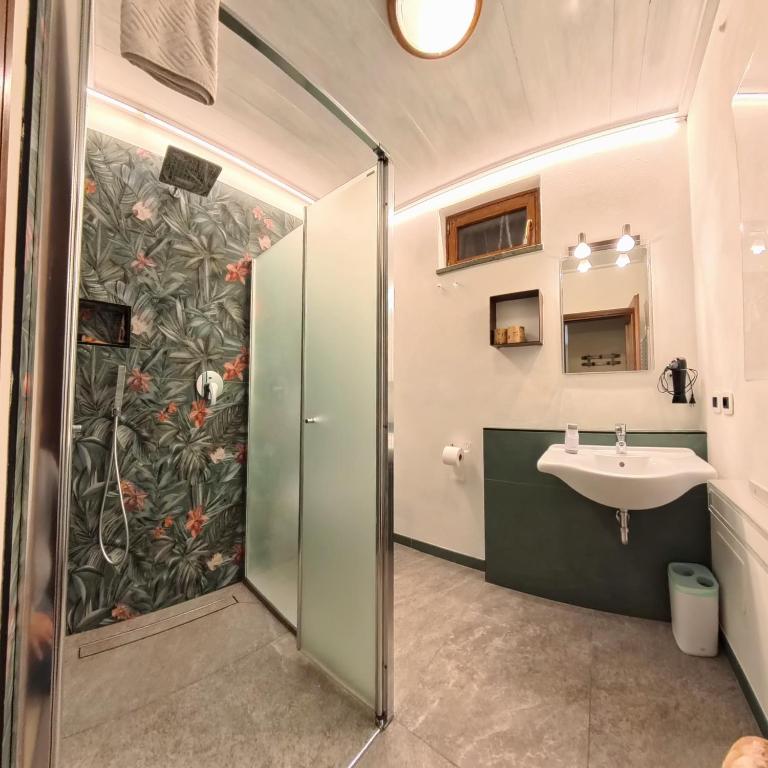 Villa Arianna Lake View Apartments with Pool - Ground Floor Apartment with Lake View - 31