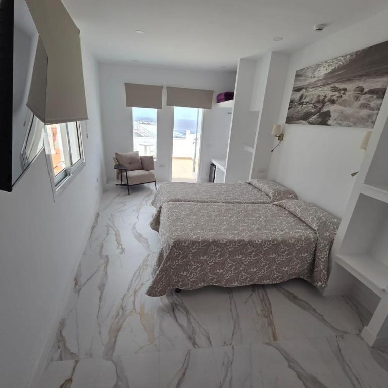 Hotel Monopol - Habitación Doble Deluxe con balcón y vistas al mar - 3
