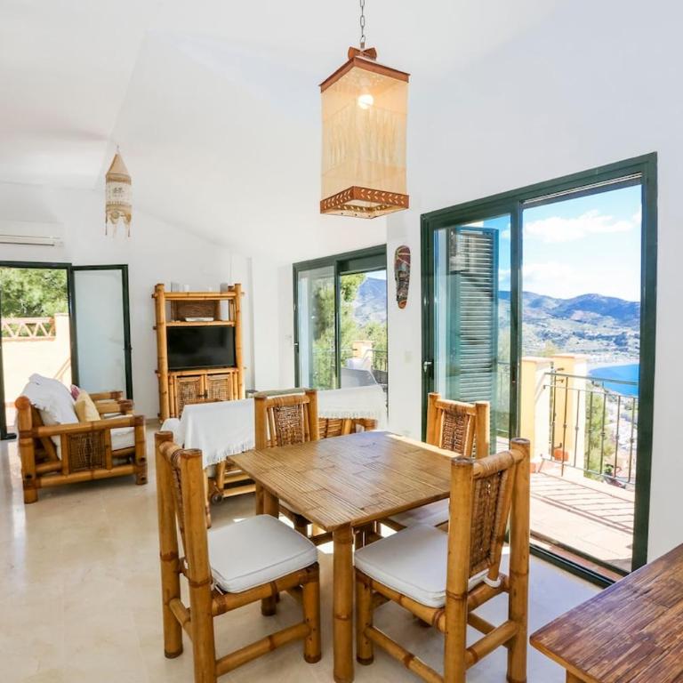 Villa Tropical Awesome Bay Sea Views & Pool - Villa with Sea View - 9