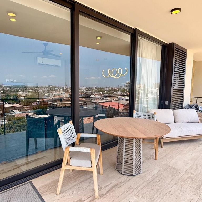New Designer 2BR w Rooftop Pool, Gym, Stunning Views, 7 min Malecon & Beach - Two-Bedroom Superior Apartment - 7