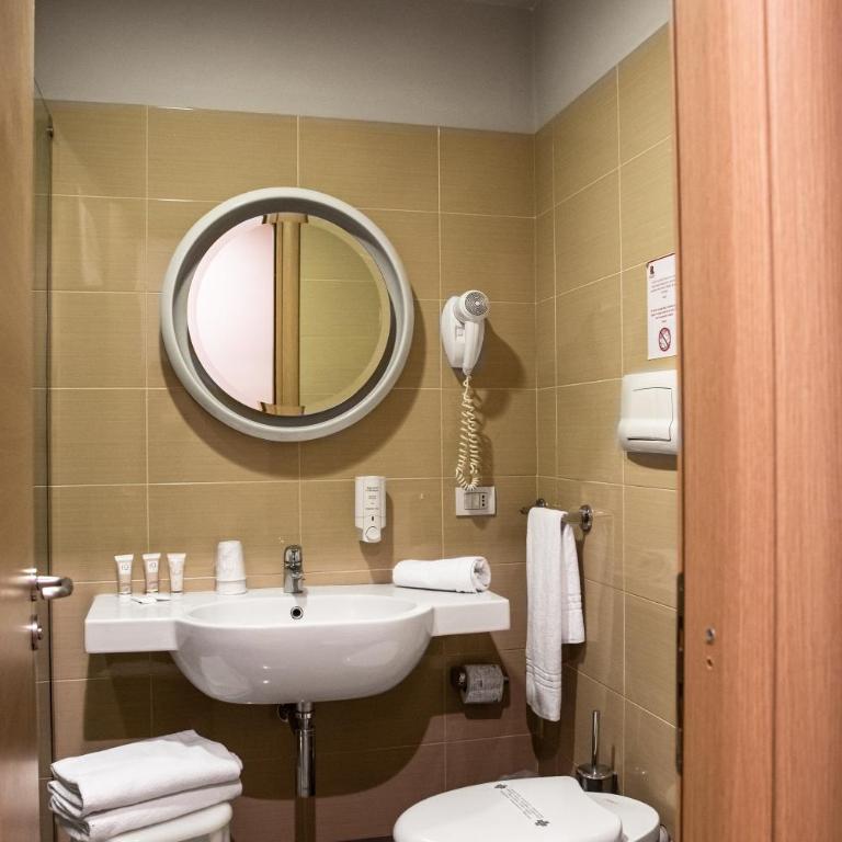 Regal Hotel - Camera Singola - 11