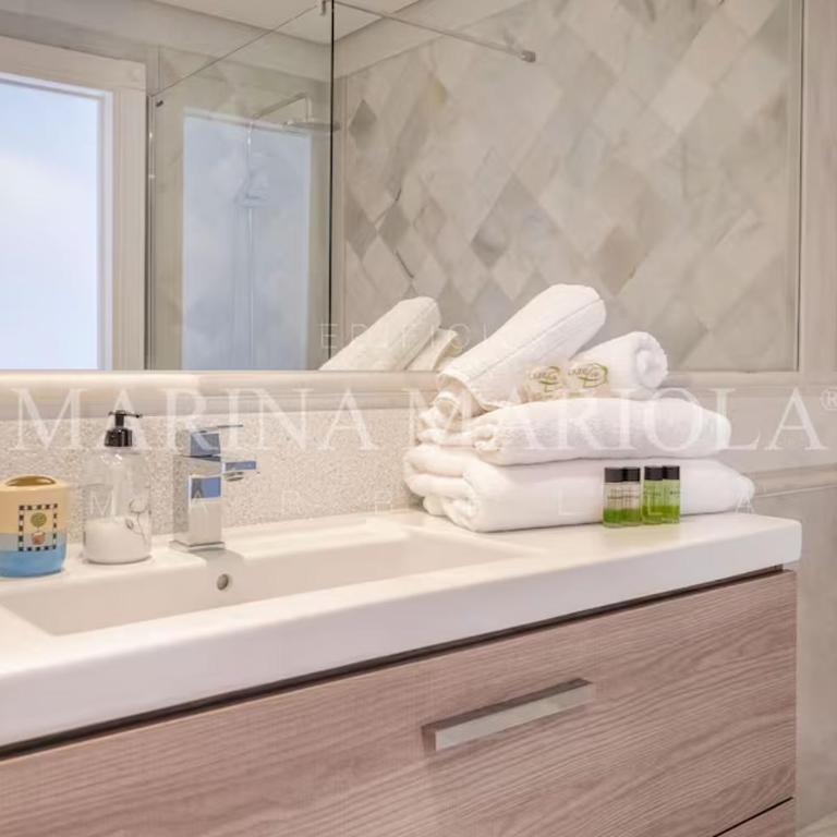 Marina Mariola Marbella - Apartamento de 2 dormitorios con vistas al jardín - 10