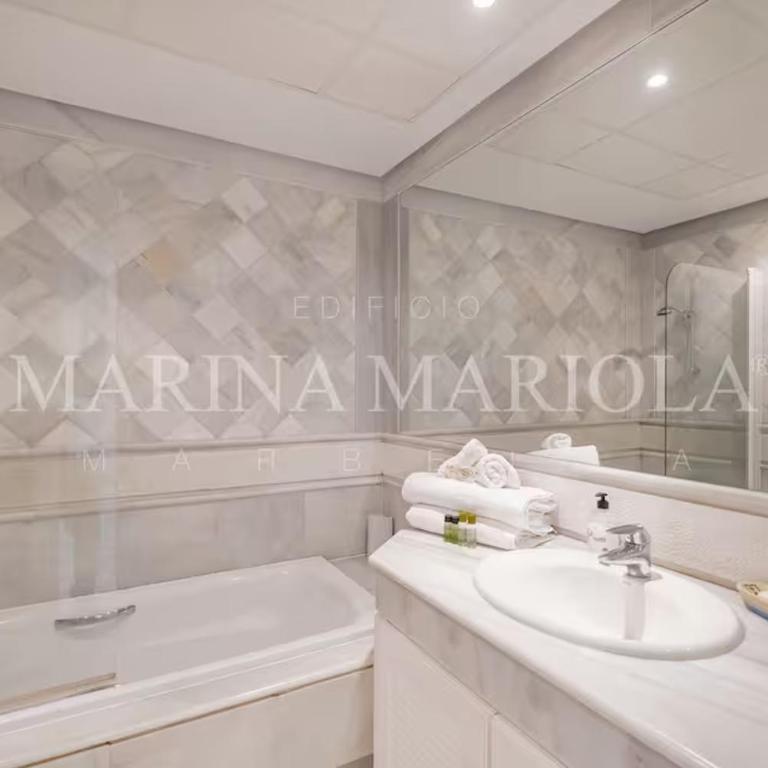 Marina Mariola Marbella - Apartamento de 2 dormitorios con vistas al jardín - 9