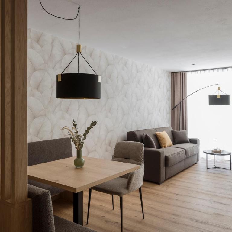 Ramilia Family Apartments Restaurant & Pizzeria - One-Bedroom Apartment with Balcony and Mountain View - 4