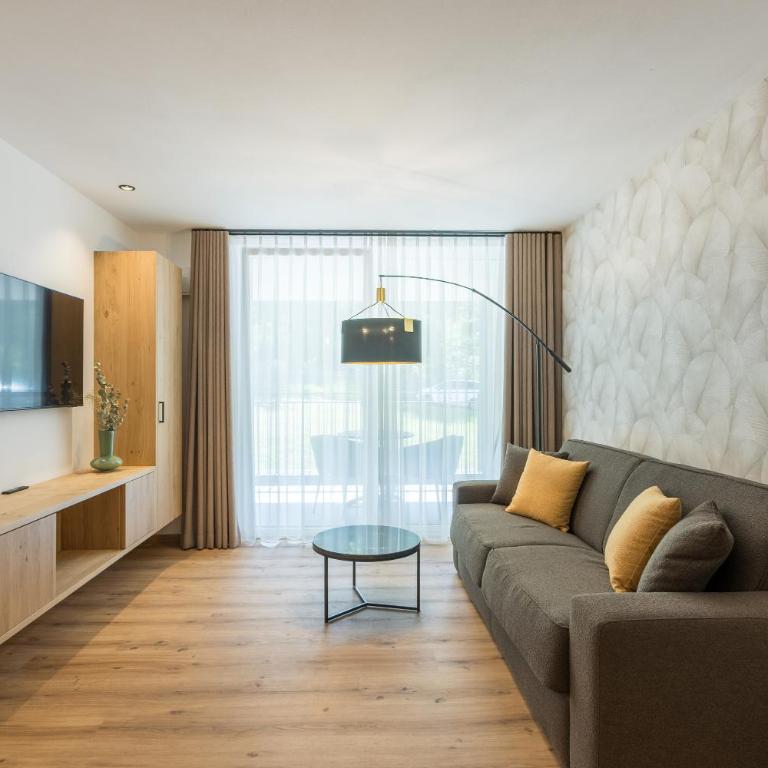 Ramilia Family Apartments Restaurant & Pizzeria - One-Bedroom Apartment with Balcony and Mountain View - 3