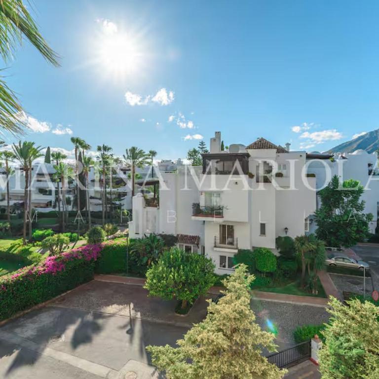 Marina Mariola Marbella - Apartamento de 2 dormitorios con vistas al jardín - 1
