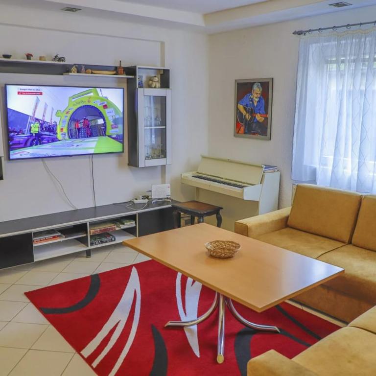 Apartman MIŠKO - Three-Bedroom Apartment - 1