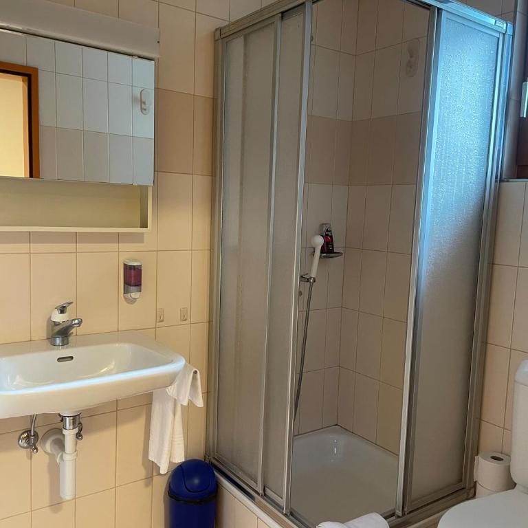 Hotel & Bildungshaus St. Jodern - Standard Dreibettzimmer - 5