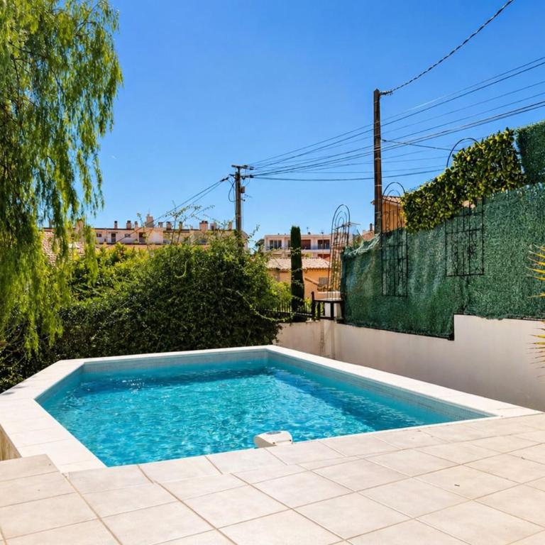 Jolie villa 5-pièces avec piscine et jardin - Maison de Vacances - 1