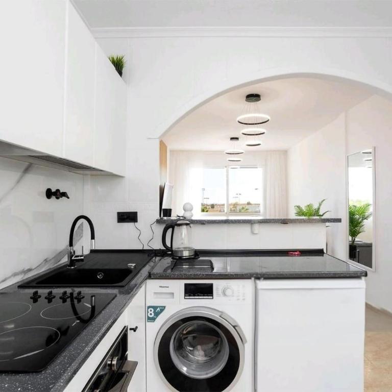 Awesome Apartment In Orihuela - Apartamento de 2 dormitorios - 4