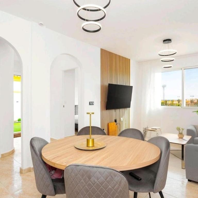 Awesome Apartment In Orihuela - Apartamento de 2 dormitorios - 5