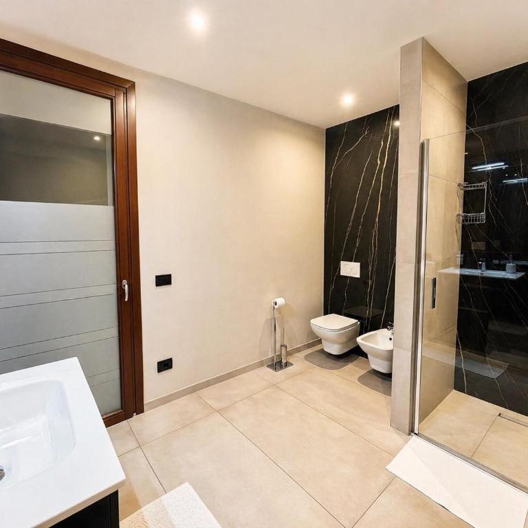 Villa Elena - Camera Tripla con Bagno Privato - 11