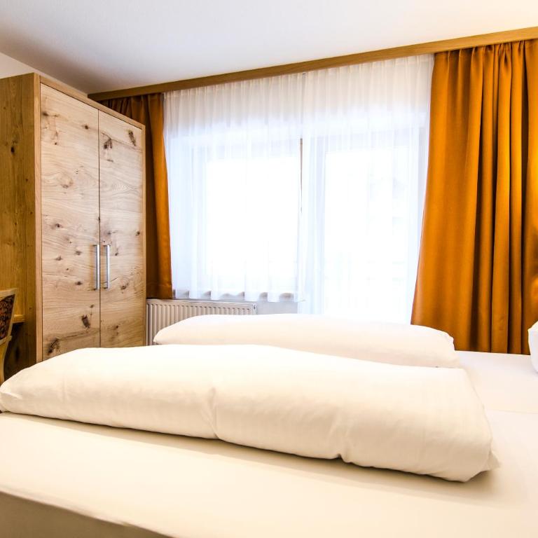 Hotel Garni Persutt - Basic Doppelzimmer mit Balkon - 2