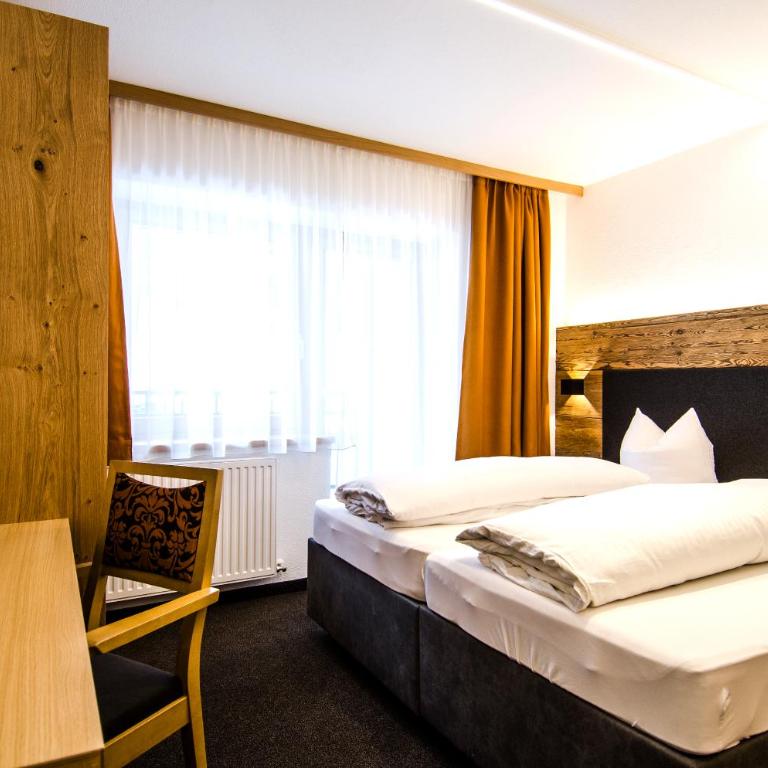 Hotel Garni Persutt - Basic Doppelzimmer mit Balkon - 4