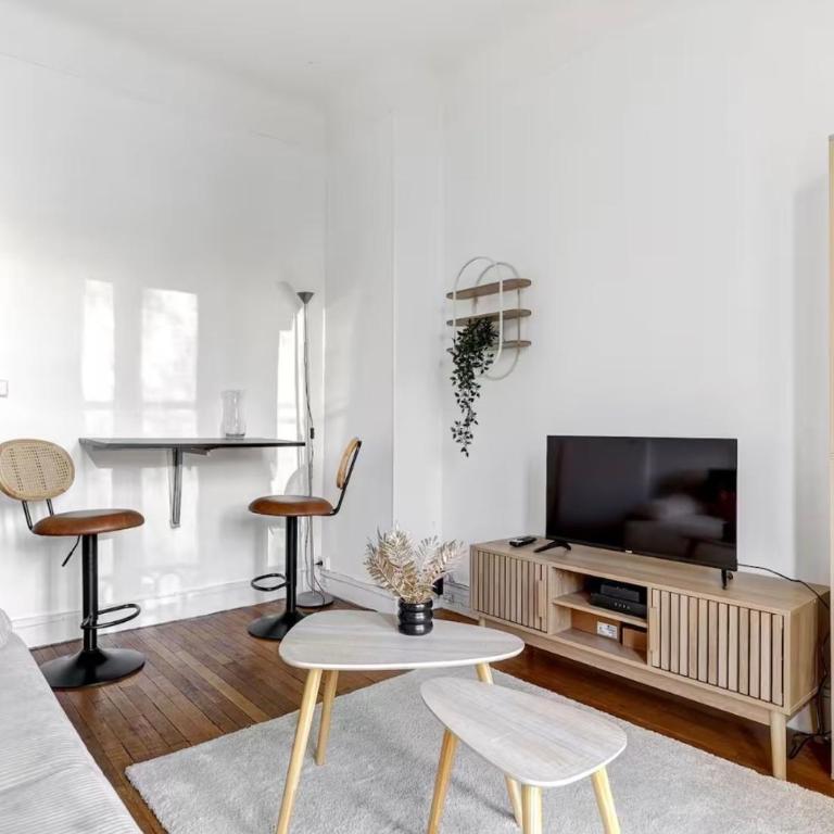 Bright & Cozy Paris Apartment with Balcony - Appartement 1 Chambre - 2