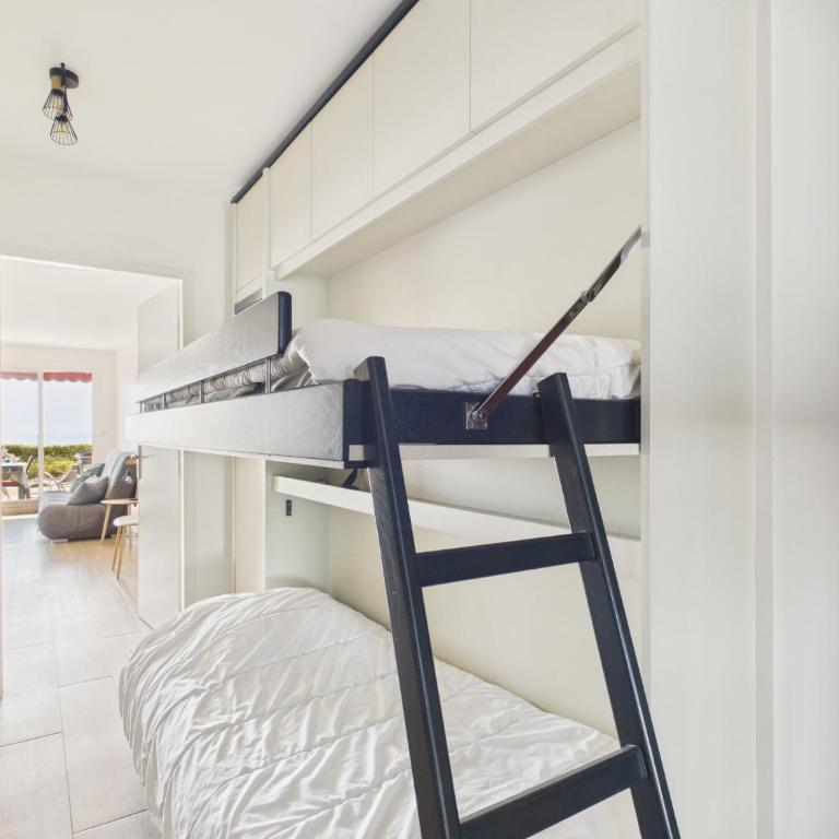 Superbe vue mer avec terrasse, 2 adultes 2 enfants - Appartement - 16