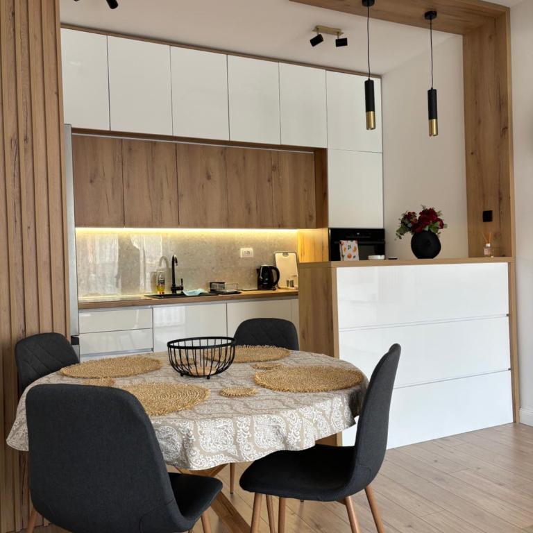 Pčelica Apartments - Superior Apartman sa 1 Spavaćom Sobom i Balkonom - 2