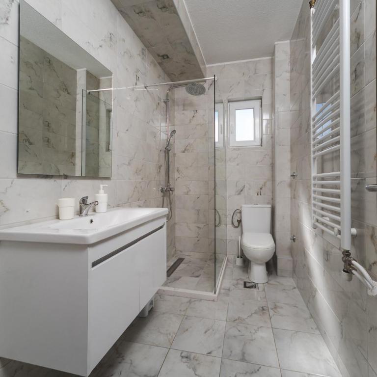 Apartmani Agape - Apartment with View and Balcony - 9