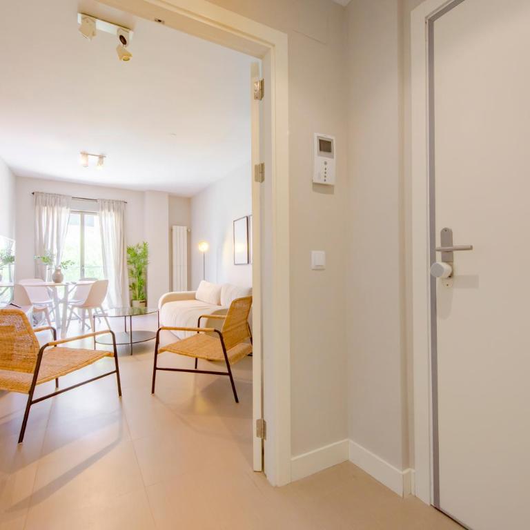 Descanso para 6 en Adrian Pulido con Parking - Two-Bedroom Apartment - 24