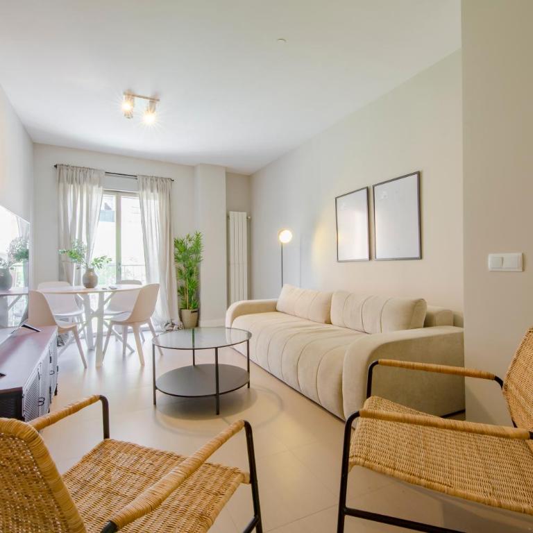Descanso para 6 en Adrian Pulido con Parking - Two-Bedroom Apartment - 4