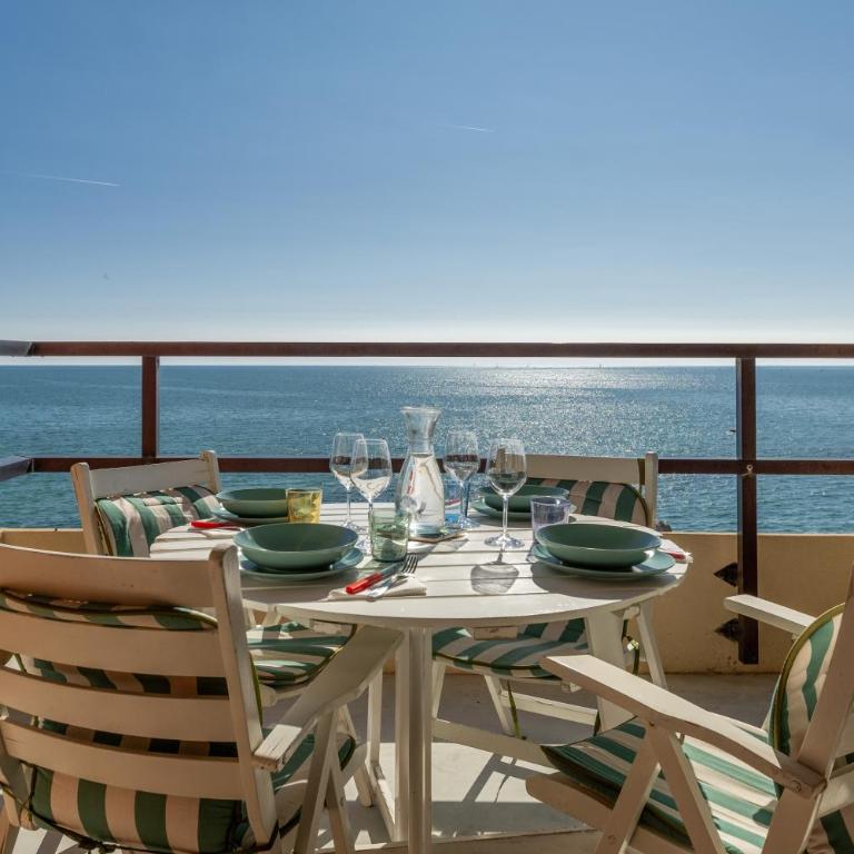 Fronte mare con parcheggio! - Appartamento con 2 Camere da Letto - 1