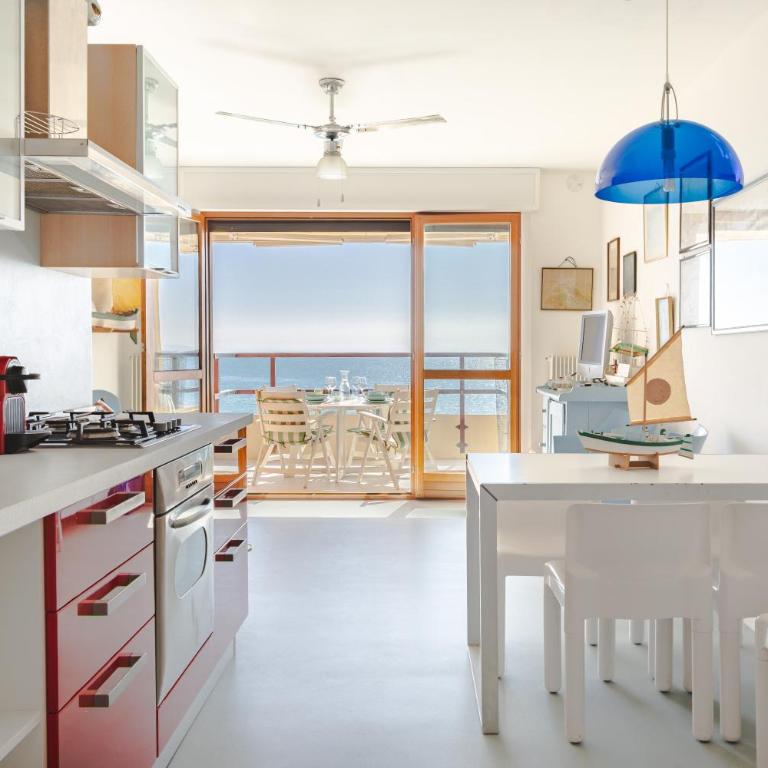 Fronte mare con parcheggio! - Appartamento con 2 Camere da Letto - 4