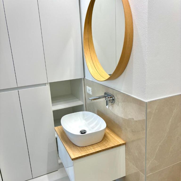 FabFour White - Tolmezzo 32 - with park - One-Bedroom Apartment - 14