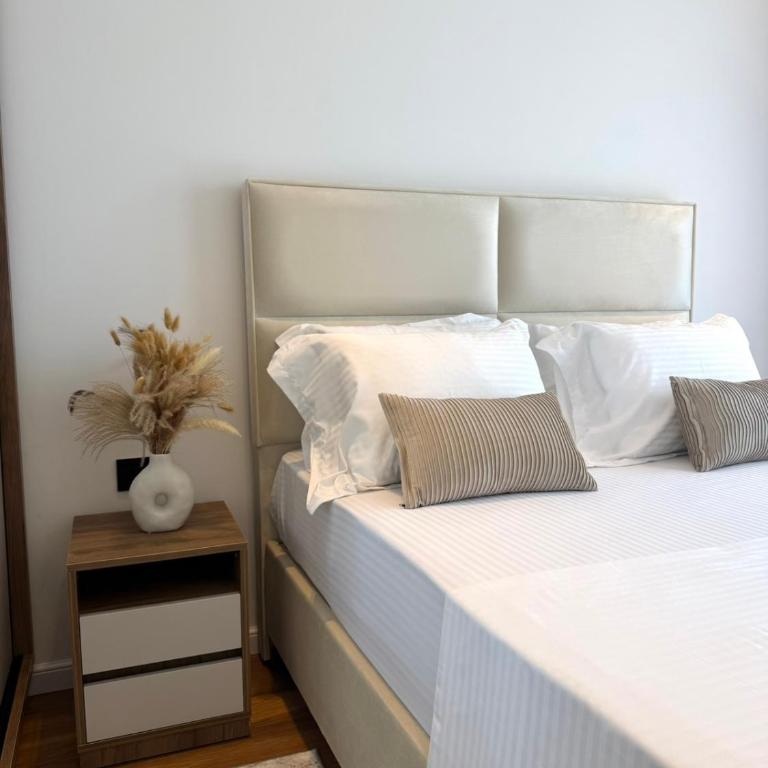 Exclusive Penthouse - One-Bedroom Apartment - 6