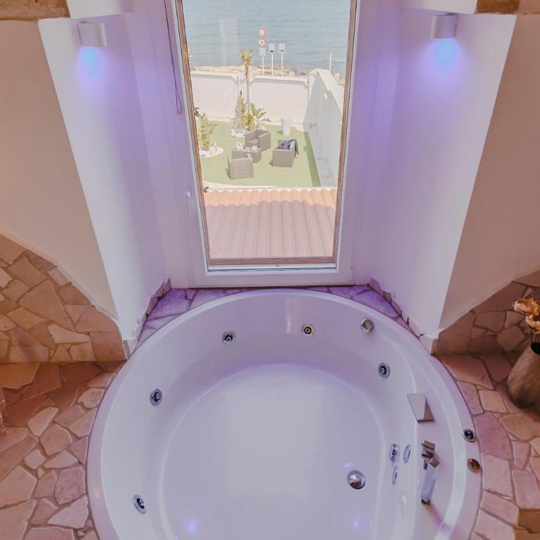 Ventidue Venti - King Room with Spa Bath - 9