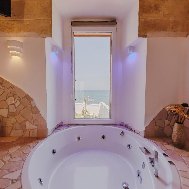 Ventidue Venti - King Room with Spa Bath - 2