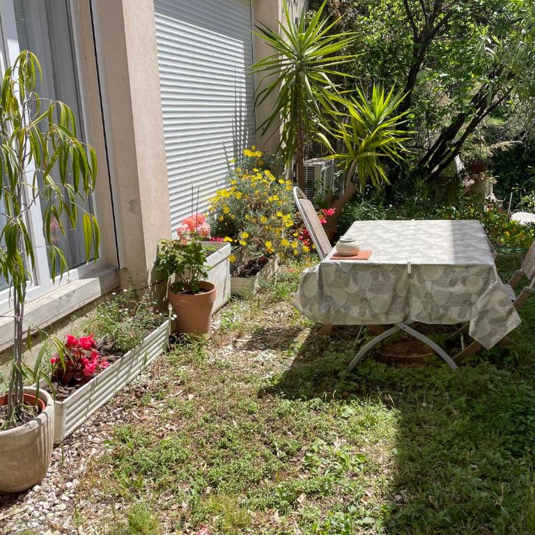 Nice, Studio dans Villa dans un écrin de nature - Apartamento de 1 dormitorio - 2