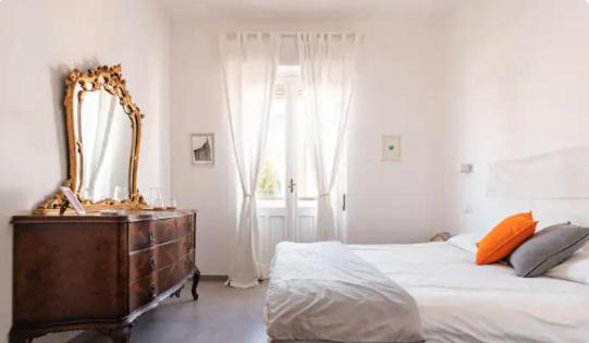 Domus Eura - Locazione Turistica - Double Room with Balcony - 11