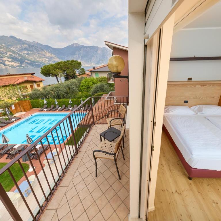 Hotel Luna Rossa - Camera Matrimoniale con Vista Piscina - 1