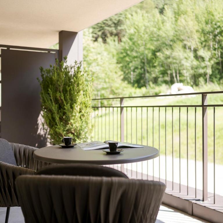 Ramilia Family Apartments Restaurant & Pizzeria - One-Bedroom Apartment with Balcony and Mountain View - 2