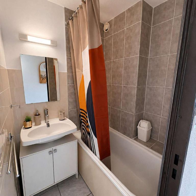 AIG 62 – Studio cabine – Résidence Voile d’Oc – Gruissan – 4 personnes - Appartement avec Balcon - 6