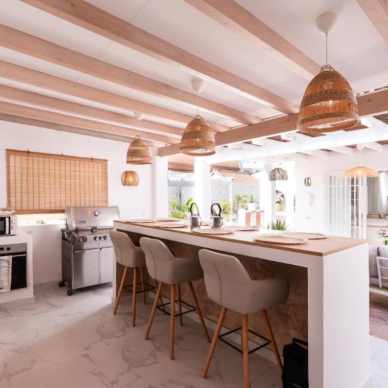 Cosy beach side villa near best sandy beach - Villa - 1