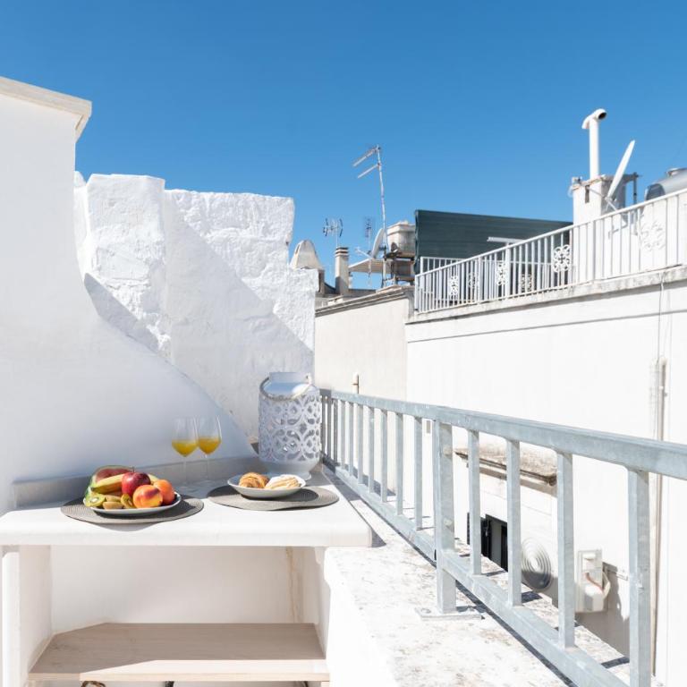 Pool & view - One-Bedroom Apartment - 5
