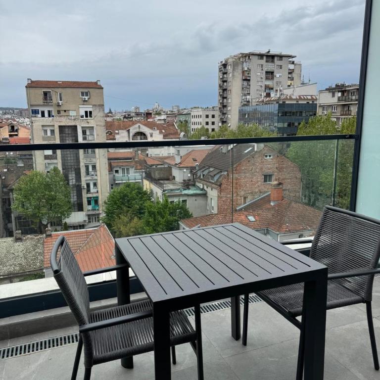 Dorćol Center Suites 2 - Dvokrevetna Soba sa Bračnim Krevetom i Terasom - 4