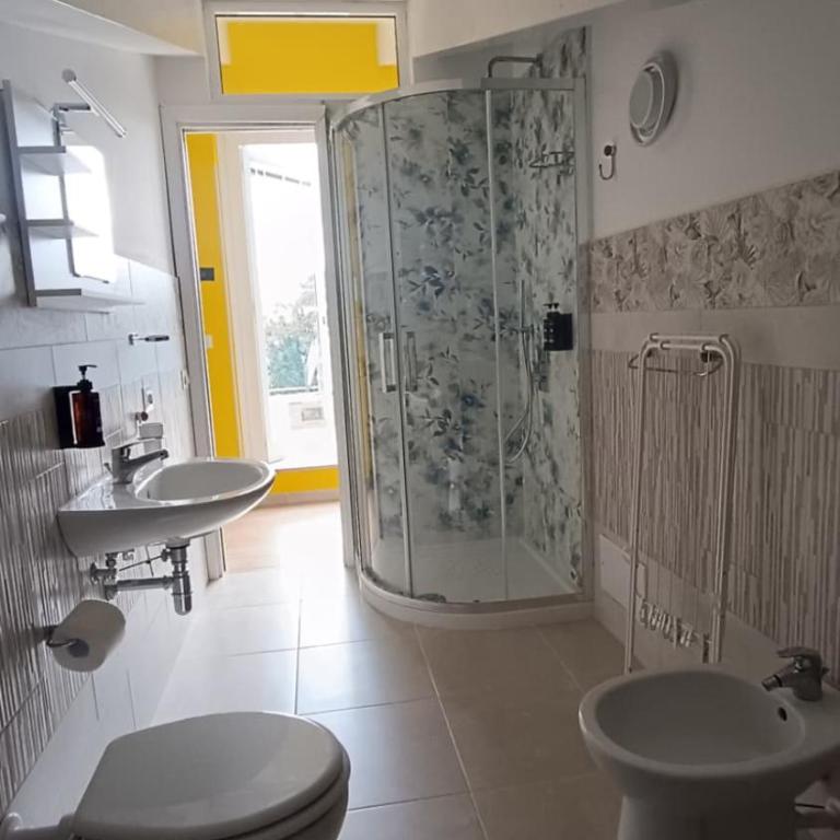 B&B Oasi al Mare - Camera Familiare con Bagno Privato - 16